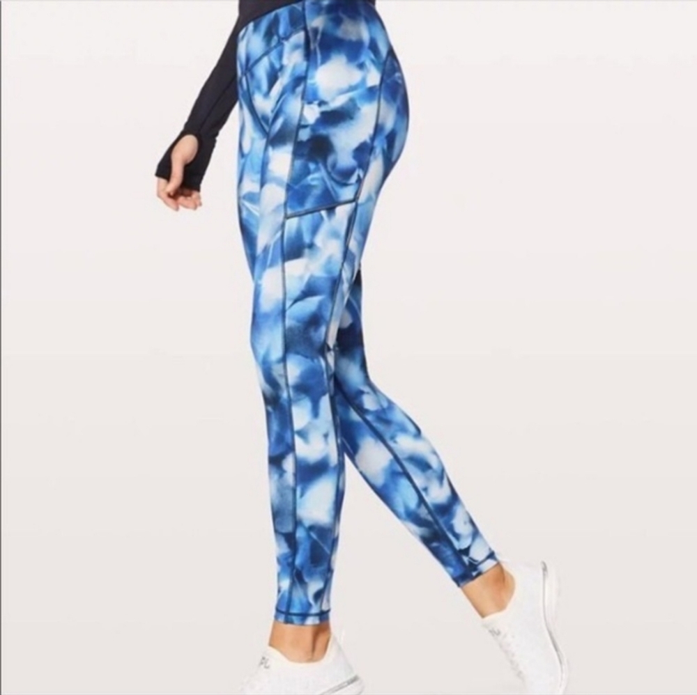 Lululemon sz 8 Wunder Unders Blue Windowpaine Print